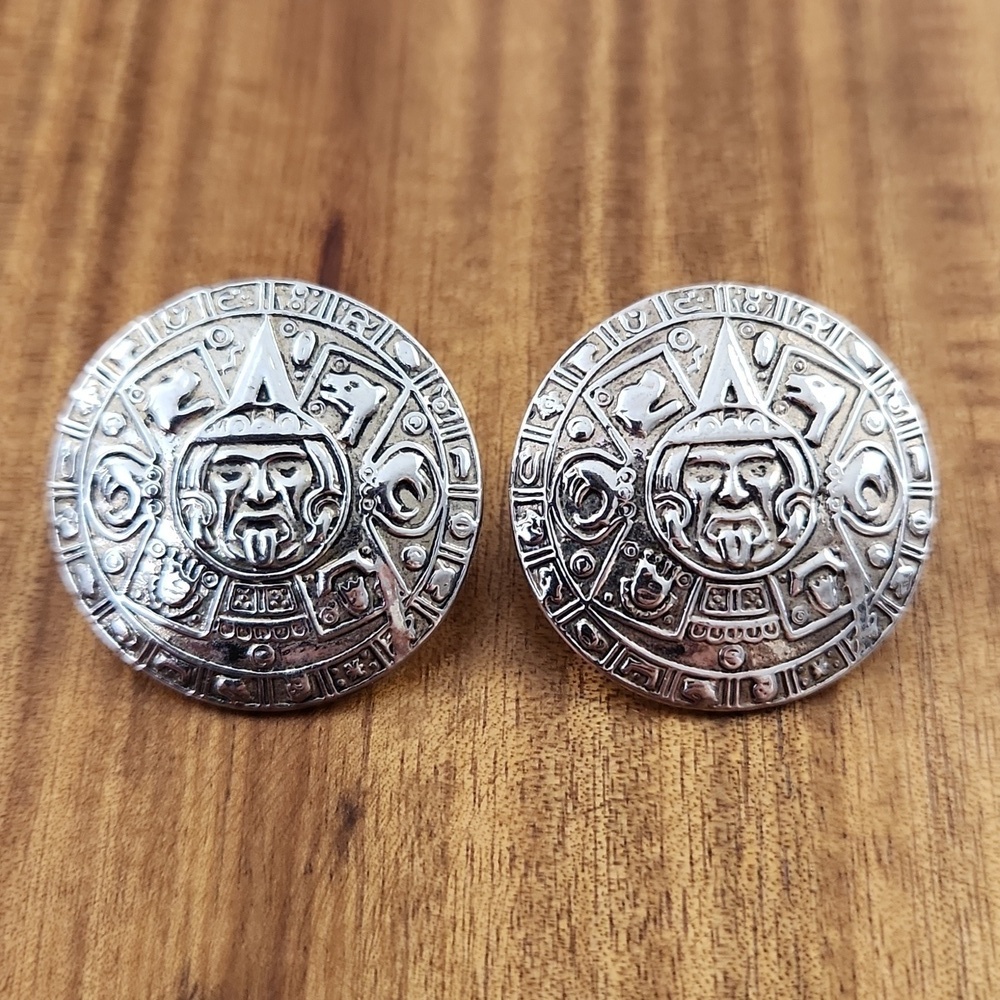 Vintage aztec silver embossed mid century earrings - Picture 3 of 5